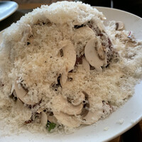 Jose Luis Karuizawa - パルメジャンチーズ、ホワイトマッシュルーム、ハモンセラーノのサラダ