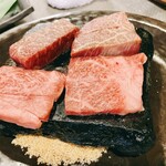 Yamamoto Goya Furusato Kan - 焼き物 信州牛の溶岩焼き