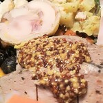 洋惣菜 亀洋 - 上　地中海風パテ　下　鶏とレバーのパテ