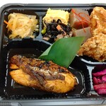 熟成魚場 福井県美浜町 - 鰤の照り焼きと唐揚弁当 1,000円 ♪