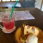 CAFE処 ヒパヒパ - くだもの酵素ソーダ＆ケーキ