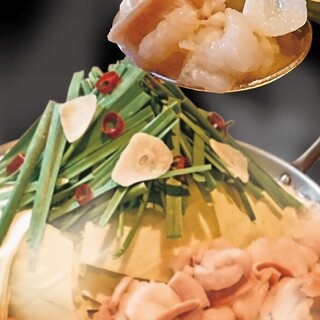 The special “Motsu-nabe (Offal hotpot)” is a must-try! The key to deliciousness is the secret soup☆