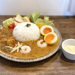 Spicy Curry WANYA - ・米大盛り＆ルー多め 1,100円/税込
                        ・2種合掛け(チキンカレー＆シーフードカレー) 100円/税込
                        ・煮卵 100円/税込
                        ・粉チーズ 100円/税込