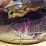 お料理 佐藤 - カニの甲羅を焼いている…。