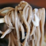 いたや - 「月見そば(温)」を食べるところです(11/2UP)