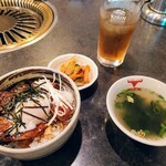 味道園 - 令和3年8月 ランチタイム
            焼肉丼(スープ、キムチ付) 900円