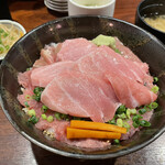 Zan - 本鮪丼 一面に鮪でシャリは見えず