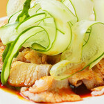 坦々麺　四川 - 料理写真:ゆで豚のニンニクソースかけ