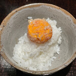 ぬま田 - 卵掛けご飯〜黄身の天ぷら、メレンゲを追加、最後に車海老のバラを追加