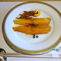 洋食 つばき - タスマニア産サーモンの燻製