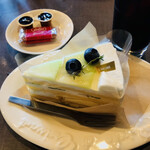 帆季珈琲テラス - サマーショートケーキ¥660
            メロンのショートケーキ
