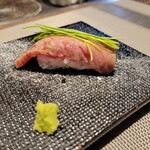 鉄板焼きgrow - 厳選A５黒毛和牛の炙り寿司