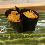 赤吉 - 左、由良赤ウニ  右、宮窪雲丹