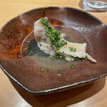 鮨 さかい - 甘鯛の炊いたやつ。かなりシンプルな味、出汁と酒と塩と…？甘鯛の身にしみた出汁の味、出汁にでた甘鯛の旨味、どっちも最高においしかった。