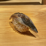 鮨 さかい - さば。脂と炙った香りとさばの匂いが良かったなぁ〜