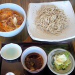 蕎麦蔵 きたみ - せいろ蕎麦とミニ丼のセット￥1020