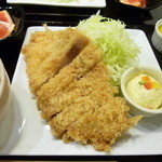 脂の旨みが味わえるロースカツ