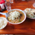 らーめん 紫龍 - 2021年8月　みそラーメン唐揚げセット（1050円）