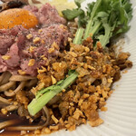 Japanese Soba Noodles 蔦 - 黒毛和牛脂カリカリ炒めにガーリックフレーク