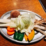 塩ホルモン 炭楽 - 野菜盛り合わせ