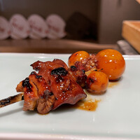 鳥匠 いし井 - (21)ちょうちん
                    いし井さんといえばこれ！ではないでしょうか。プチンときんかんを割ると濃厚な旨味が口の中にブワァ〜！肉身と絡めて味わいました。