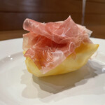 両忘 - クラテッロ生ハムと揚げパン