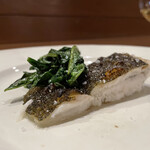 両忘 - 道産鮫鰈炭火焼きオリーブペースト添え空芯菜ソテー