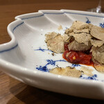 両忘 - 牛肉タルタルとトリュフ