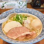 麺屋武一 - 冷しあごそば、880円。