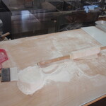 手打ちうどん ろくでなし - コシを生む、打ち台