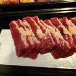 肉のたかお - フタエゴも食べやすく切ってもらえます！