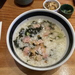 海鮮丼専門五鉃 - 出汁茶漬けで味変、贅沢！