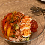 ビストロアミ - 魚介とアボカド彩野菜のサラダ