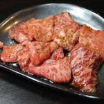 やきにく 牛三 おおつか - 当店人気メニュー！「切り落としカルビ」この味で500円はお得！