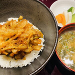 Tempura Kappou Tasaki - 小柱かき揚げ丼 お新香・お碗