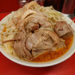 ラーメン二郎 - デフォのブタがボリューミー！