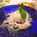 ピッツェリア エ オステリア パドリーノ - 桃のコンポートヨーグルトジェラート添え800円