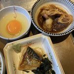 Yayoi Ken - ミニすき焼きとアプリ特典のサバ小鉢♪
