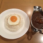 欧風カレー食堂 jizi ジジ - チキンカレー目玉焼き乗せ