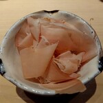鮨 唐島 - 炊き立てのシャリと削り立ての鰹節の卵かけご飯