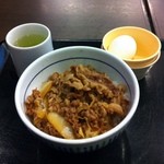 Nakau - 和風牛丼にこだわり卵をいただきました。
                        