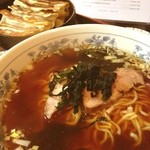 蘭蘭 - 鉄鍋餃子と醤油ラーメン