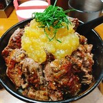 1ポンドのステーキハンバーグ タケル - 特盛ステーキ丼