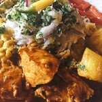 チャーリーズプレイス - 胸肉なのでちょっとパサつくけどスプーンで切って混ぜると〇。ジャガイモのカレーはなるほど～( ..)φメモメモ