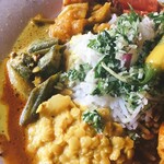 チャーリーズプレイス - パリップ、オクラのカレー、ゴーヤのカレー。このゴーヤのカレーがめっちゃ参考に(≧∇≦)