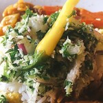 チャーリーズプレイス - サンボルは水菜、黄色唐辛子は背面はスライスされてます(種がないので辛みが和らぐ）