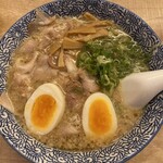 元祖熟成細麺 香来 宮崎ナナイロ店 - トロ肉チャーシューメン、特製タマゴトッピング