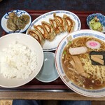 来々軒 - ラーメン、餃子、半ライス