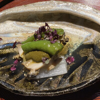 京味 もと井 - 先付　蒸し鮑
                    　白ずいき　伏見唐辛子　鮑肝ソース掛け
