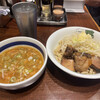 ラーメン 雷 東京本丸店